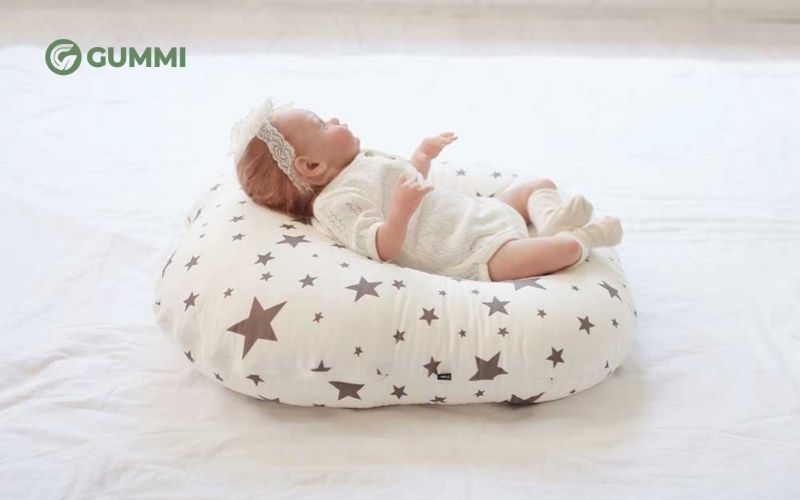 Cha mẹ nên cân nhắc kỹ khi sử dụng gối chống trào ngược cho con