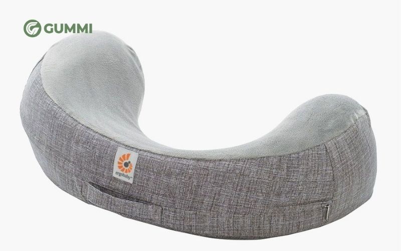 Gối chữ C có thiết kế cong ôm quanh vòng eo của mẹ