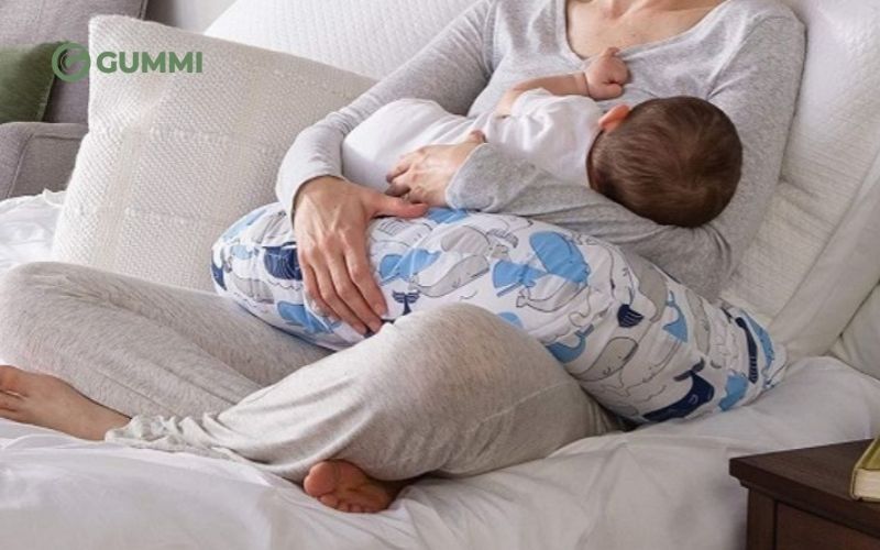 Gối cho bé bú là gì?