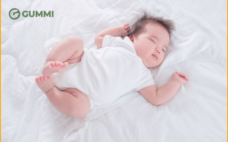 Gối chống bẹp đầu có tốt không? Cách chọn gối an toàn cho bé 2 Trẻ sơ sinh được khuyến nghị nên ngủ trên bề mặt phẳng