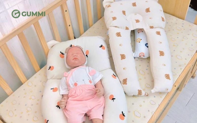 Gối chống giật mình là gì? 5 lợi ích khi sử dụng cho bé 3 Kích thích nhận biết màu sắc và môi trường xung quanh