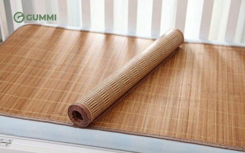 Đau lưng nằm chiếu có cả ưu điểm và hạn chế