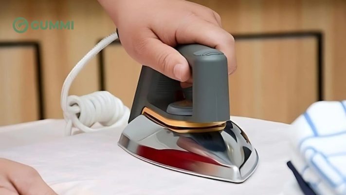 Làm khô nệm nhanh bằng bàn ủi có sao không? Gợi ý cách làm đúng