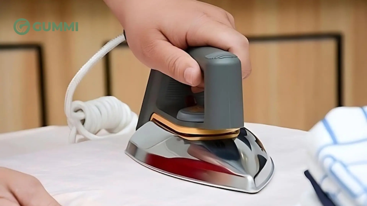 Làm khô nệm nhanh bằng bàn ủi có sao không? Gợi ý cách làm đúng